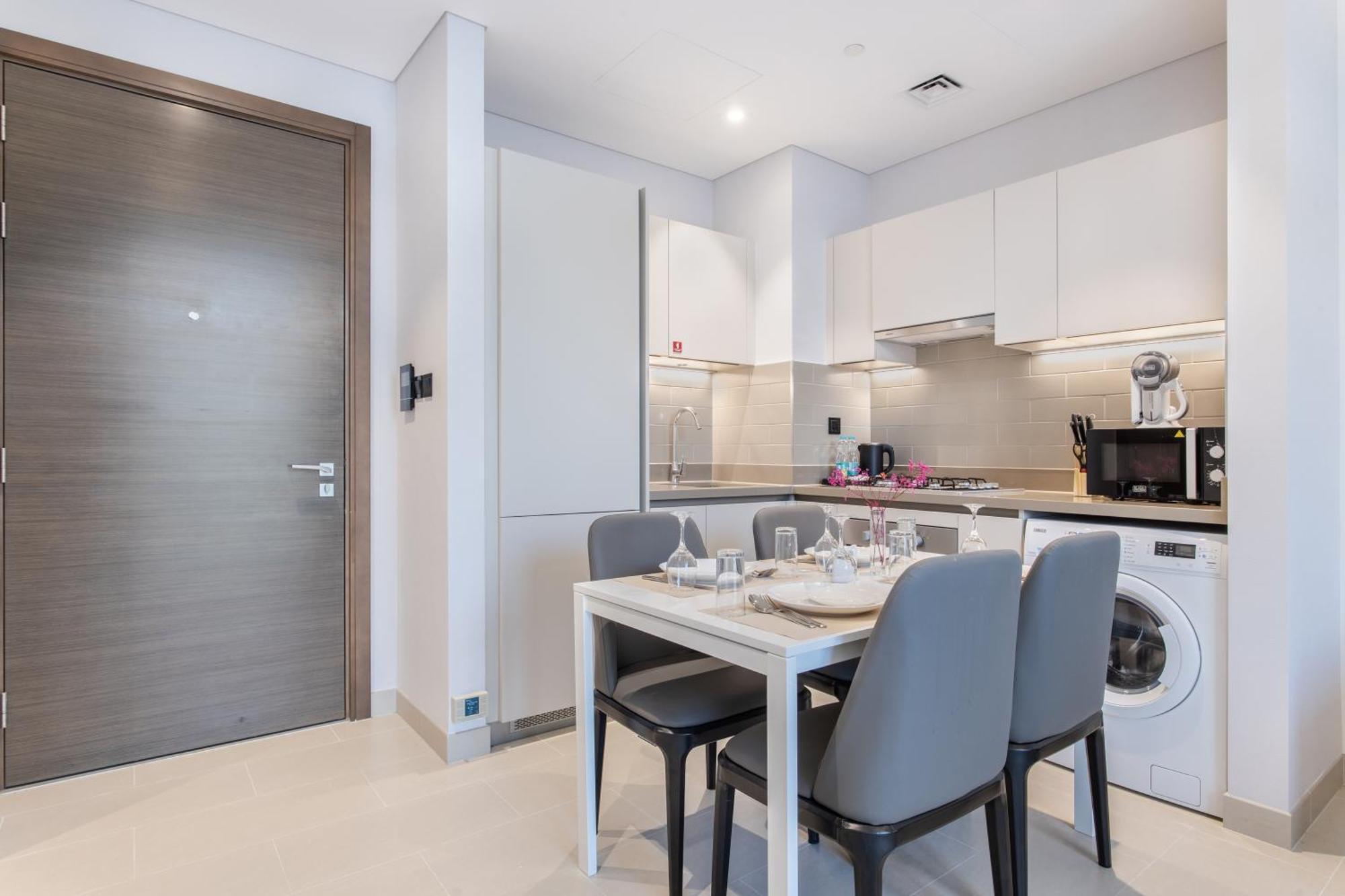 Apartment By Latinem Luxury 1br Cv A2803 Near Mall *