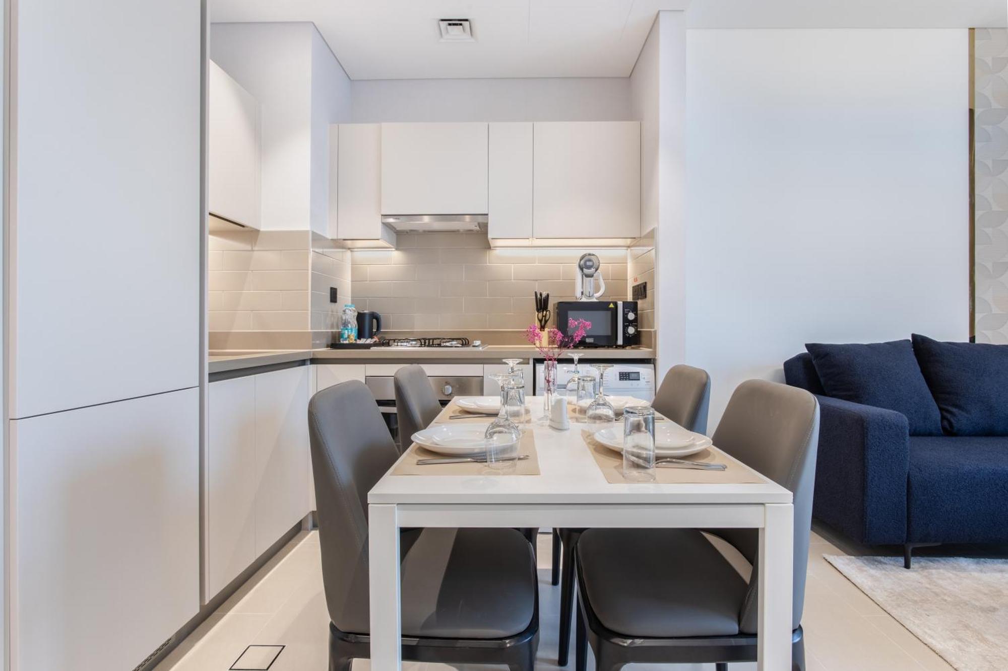 Apartment By Latinem Luxury 1br Cv A2803 Near Mall *